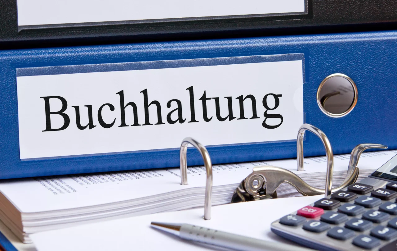 https://www.dhw-stb.de/wp-content/uploads/2025/08/Titelbild-Buchhaltung-1280x808.webp
